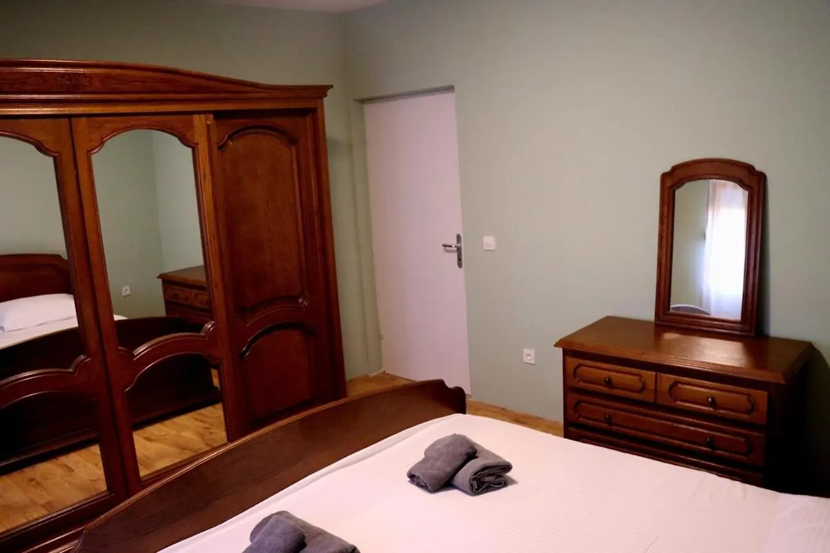Apartment Holiday Home Gamaliel Kastela