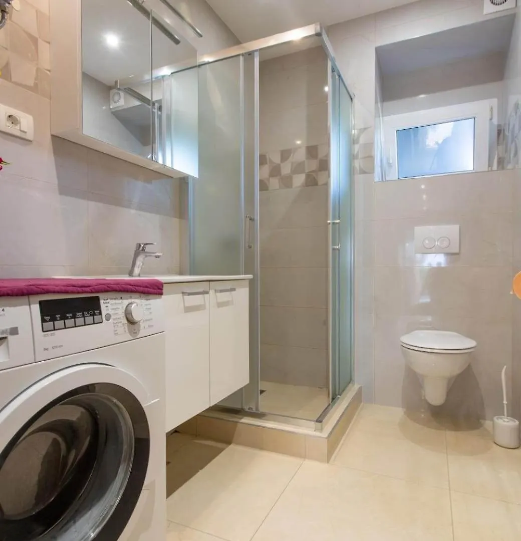 Apartment Holiday Home Gamaliel Kastela